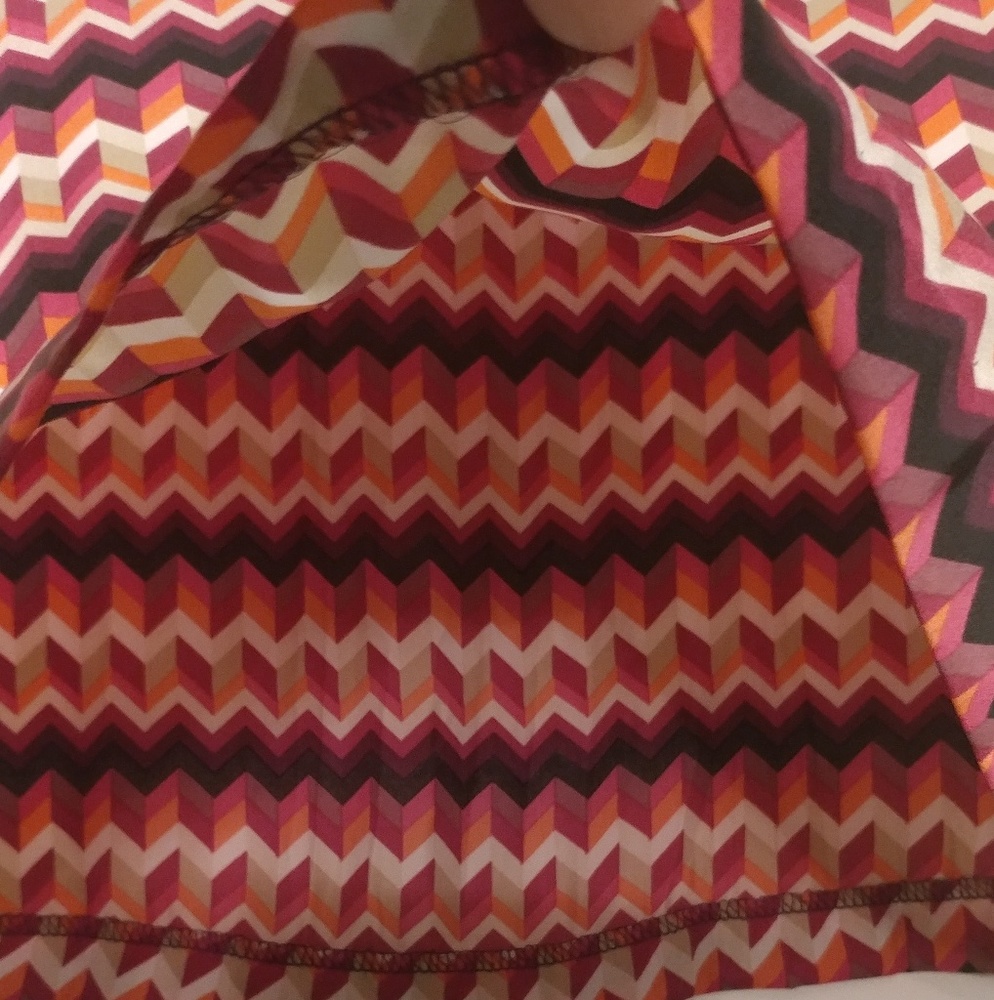 Multi colored patterned topπ - Picture 6 of 8